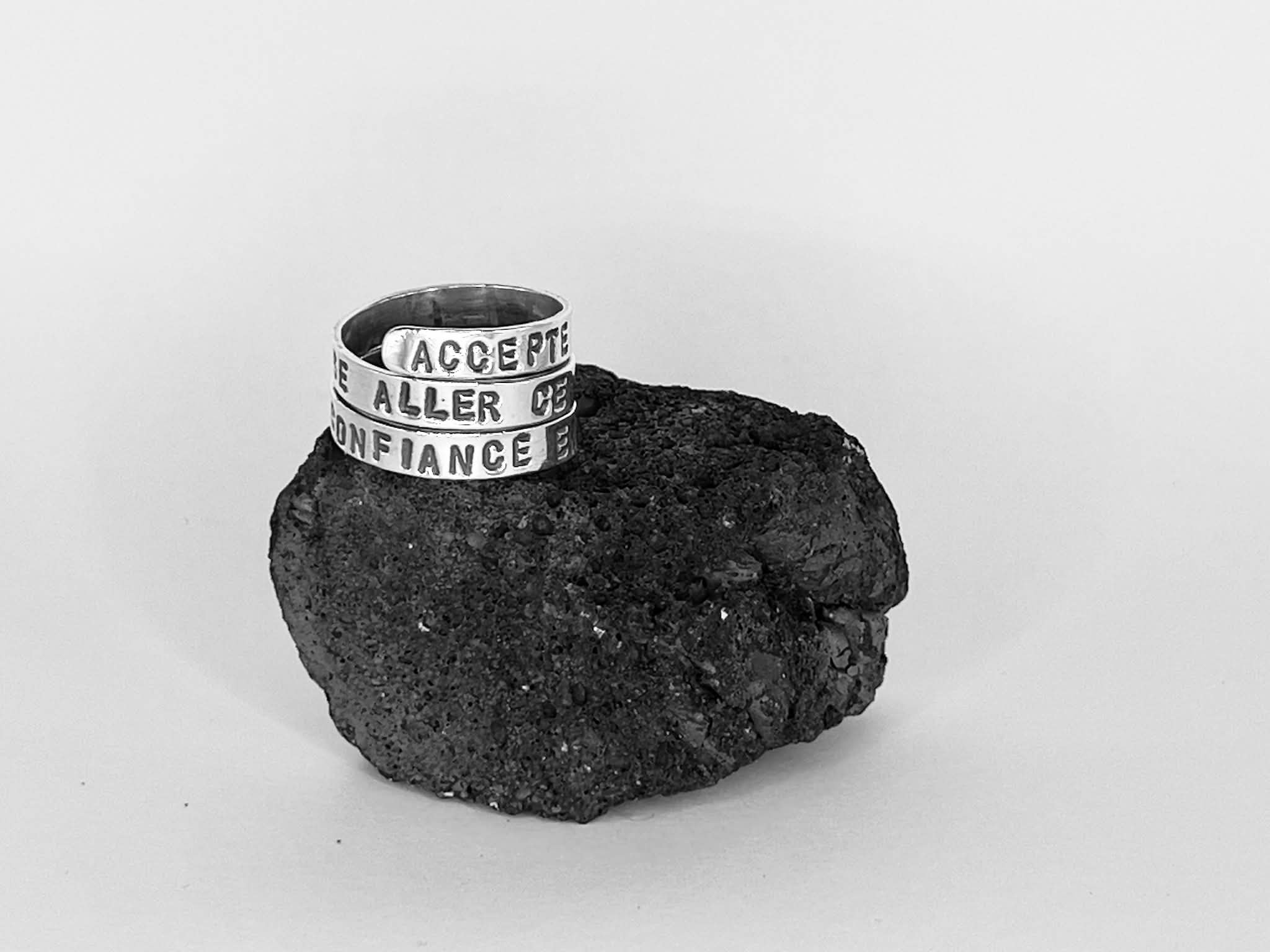 "ACCEPTE CE QUI EST, LAISSE ALLER CE QUI ETAIT, AIE CONFIANCE EN CE QUI SERA."