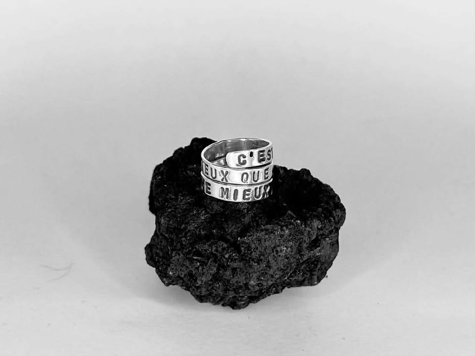 "C'EST DANS TES YEUX QUE JE ME VOIS LE MIEUX."