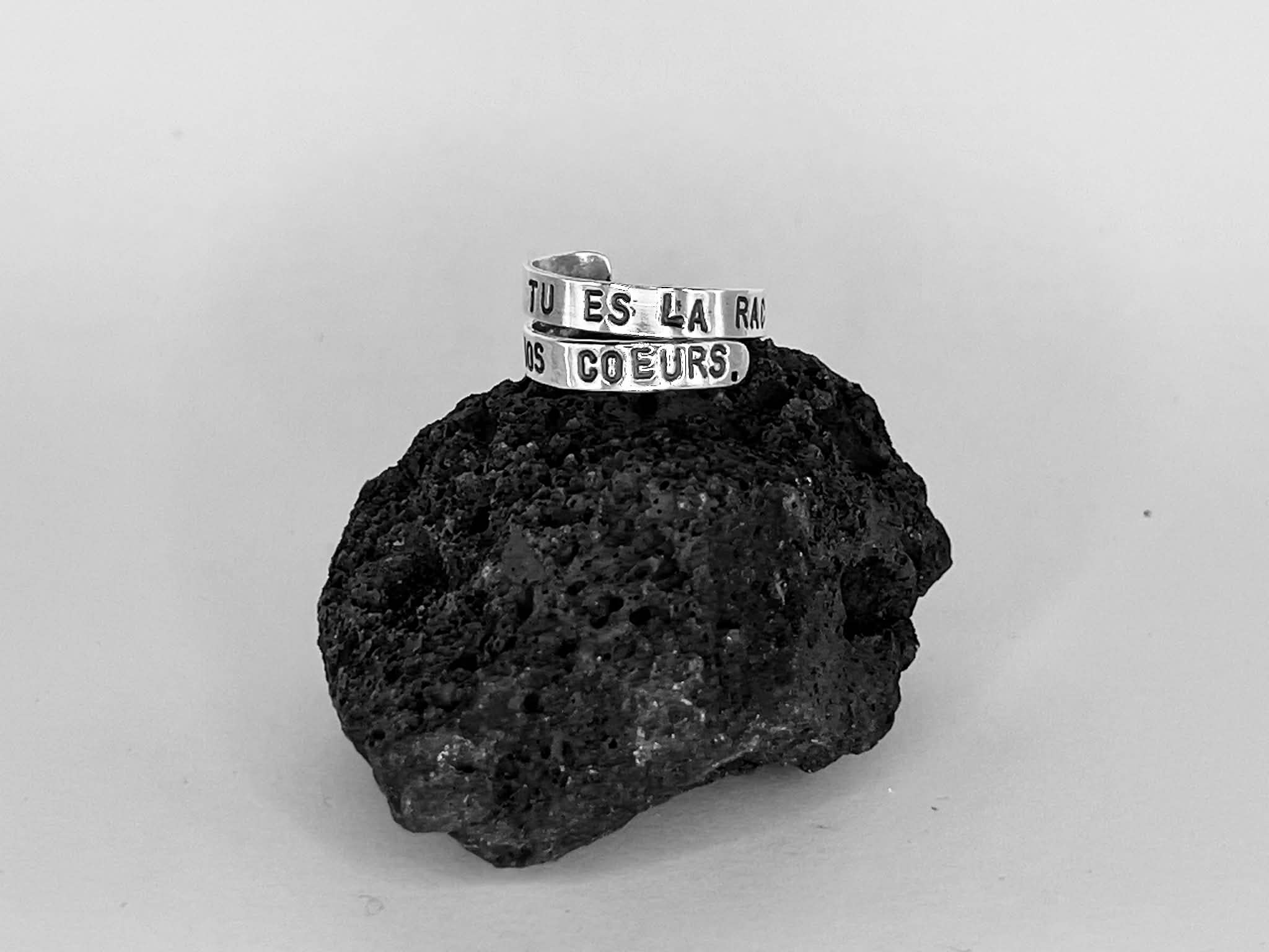 "MAMIE, TU ES LA RACINE QUI RELIE NOS COEURS."