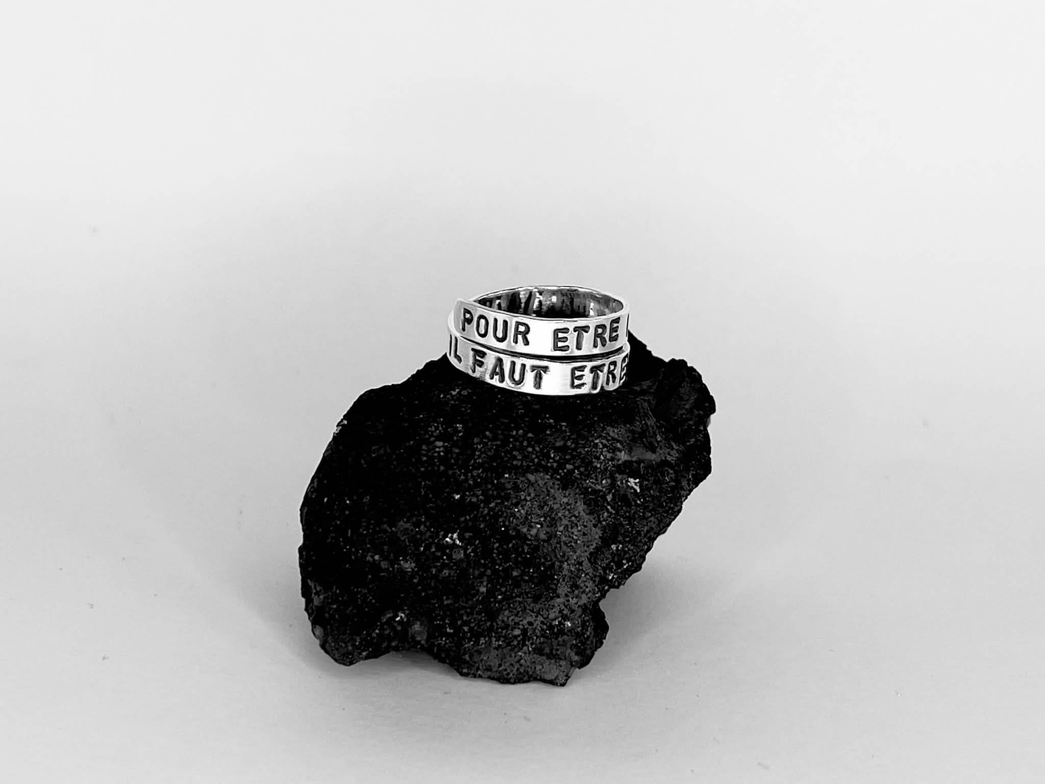 "POUR ETRE IRREMPLAÇABLE, IL FAUT ETRE DIFFERENT(E)."