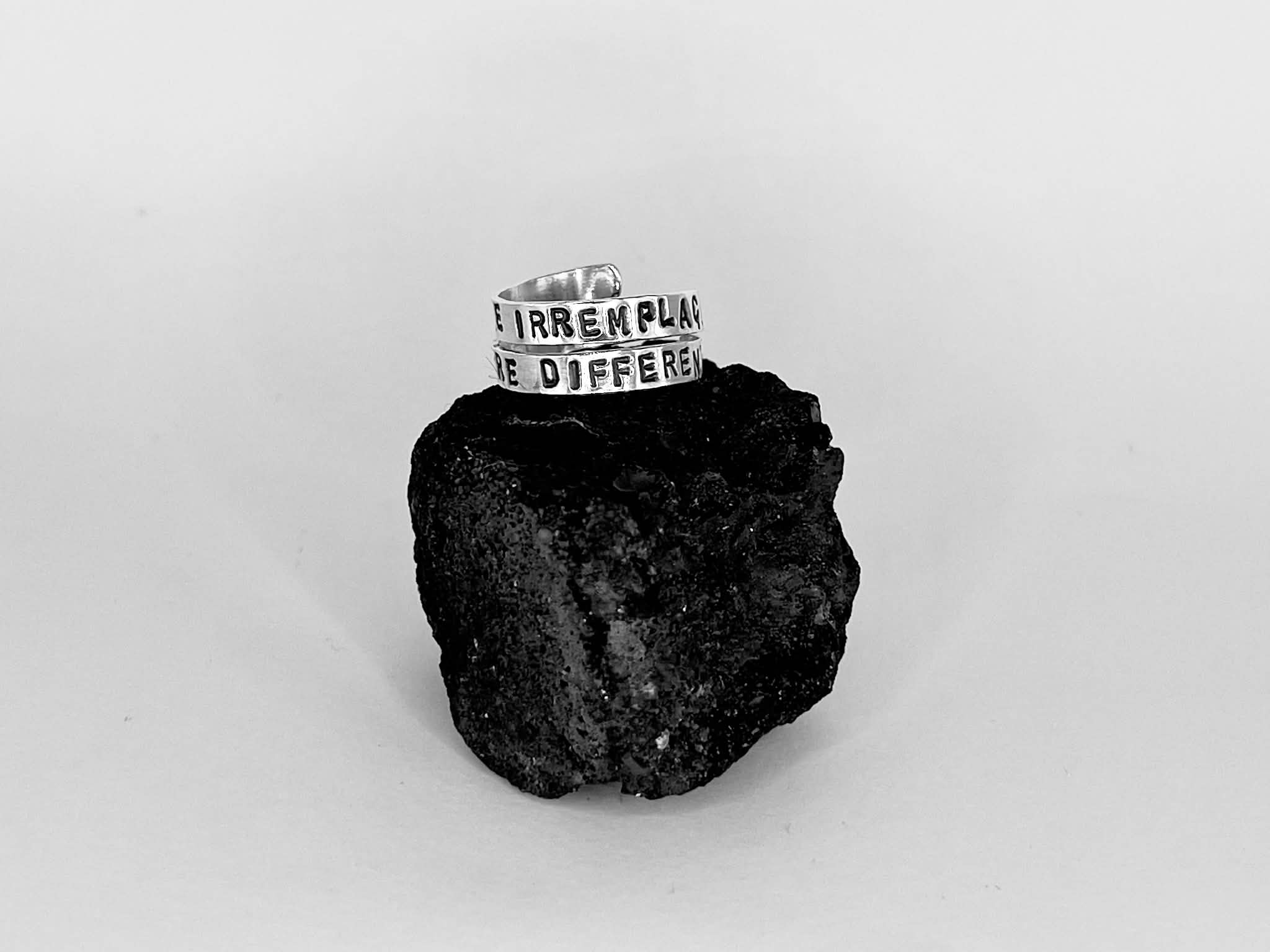 "POUR ETRE IRREMPLAÇABLE, IL FAUT ETRE DIFFERENT(E)."