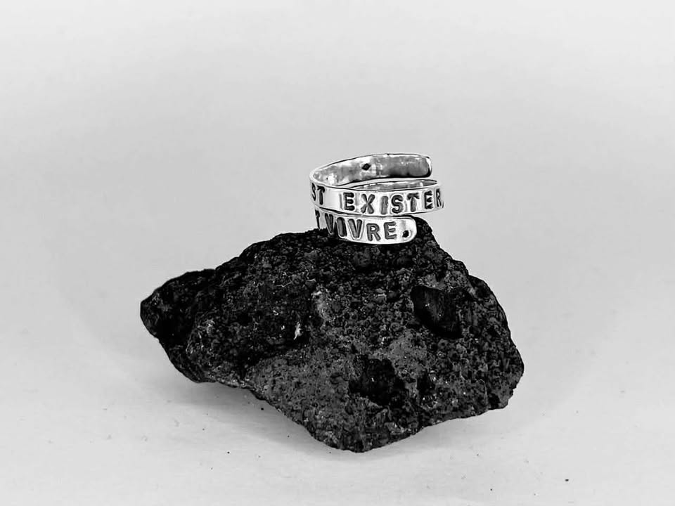 "RESTER C'EST EXISTER, VOYAGER C'EST VIVRE."