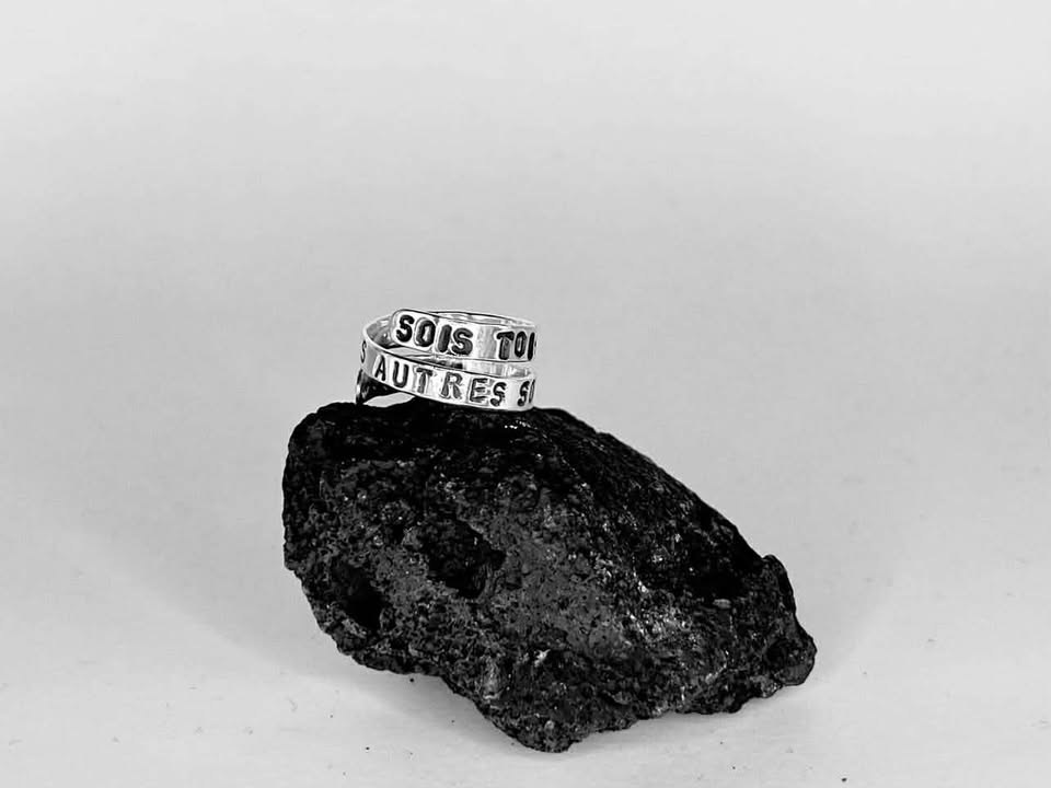 "SOIS-TOI MEME TOUS LES AUTRES SONT DEJA PRIS."