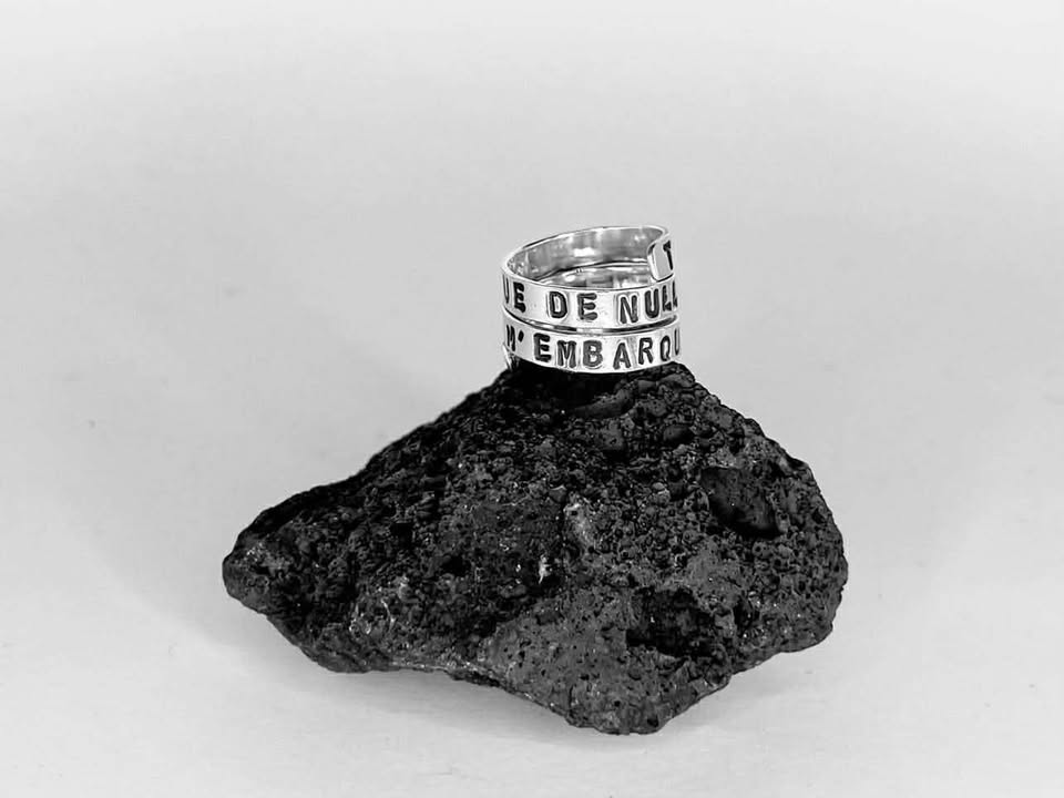 "TU AS DEBARQUE DE NULLE PART POUR M'EMBARQUER PARTOUT."